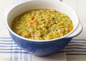 طريقة عمل شوربة البسلة باللحم والكرفس