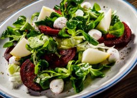 طريقة عمل سلطة الشمر والتفاح