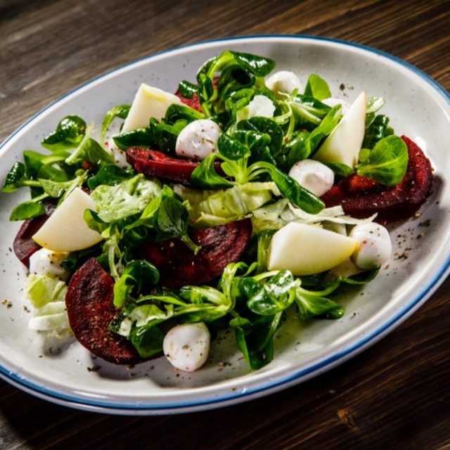 طريقة عمل سلطة الشمر والتفاح