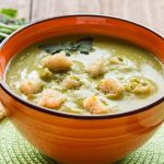 طريقة عمل شوربة البطاطس بالكريمة والسجق الإيطالي