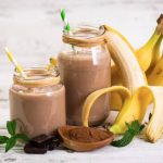 طريقة عمل سموثي الموز بالكاكاو