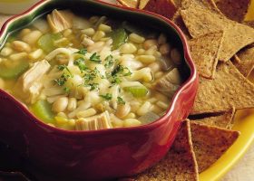 طريقة عمل شوربة ديك رومي بالفاصوليا والكرفس