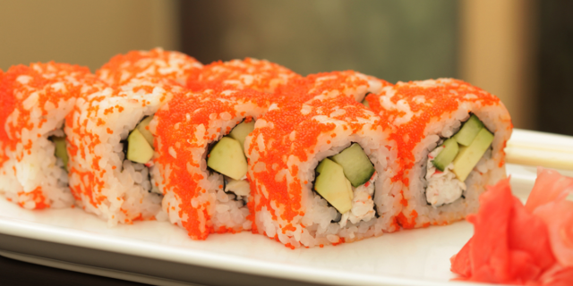 طريقة عمل سوشي بالسلمون لايت