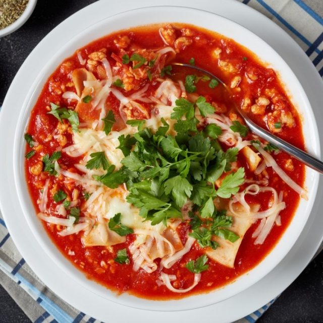 طريقة عمل شوربة اللازانيا