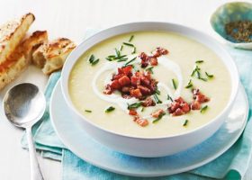 طريقة عمل شوربة البطاطس بالبيكون والجبن الشيدر