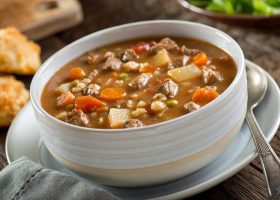 طريقة عمل شوربة اللحم بالجزر والبطاطس