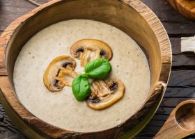 طريقة عمل شوربة المشروم بالشعرية