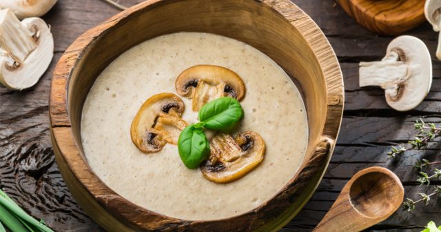 طريقة عمل شوربة المشروم بالشعرية