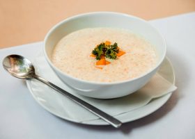 طريقة عمل شوربة الشوفان بالجزر والبطاطس