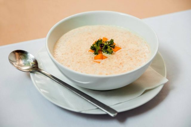 طريقة عمل شوربة الشوفان بالجزر والبطاطس