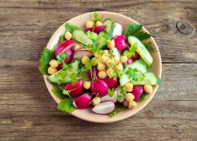 طريقة عمل سلطة الفجل الأحمر