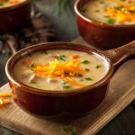 طريقة عمل شوربة البطاطس والبروكلي بالجبنة