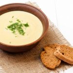 طريقة عمل شوربة الشوفان البيضاء بالدجاج