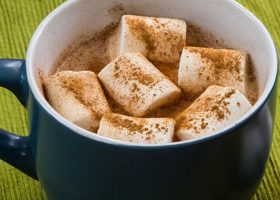 طريقة عمل مشروب القهوة بالعسل والمارشميلو