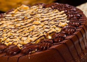 طريقة عمل كيك القهوة والتوفي مغطاة بالكراميل