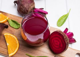 طريقة عمل عصير البنجر بالتفاح والبرتقال