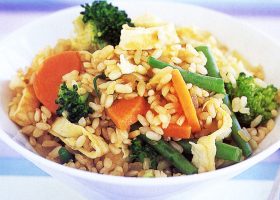 طريقة عمل أرز بنى بالخضروات للدايت