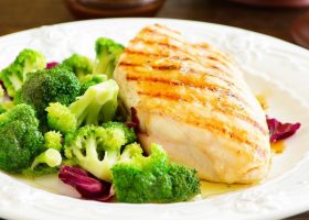 طريقة عمل ستيك الدجاج بالبروكلى للدايت