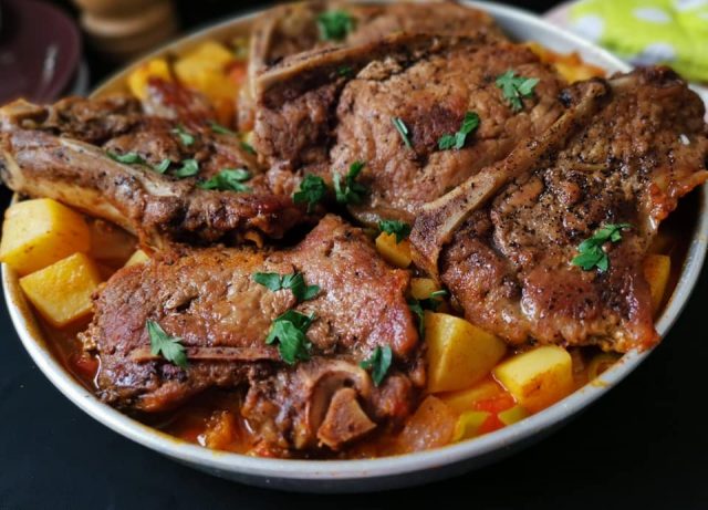 طريقة عمل صينية الريش بالبطاطس والبصل