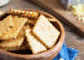 طريقة عمل بسكويت مالح بالجبنة