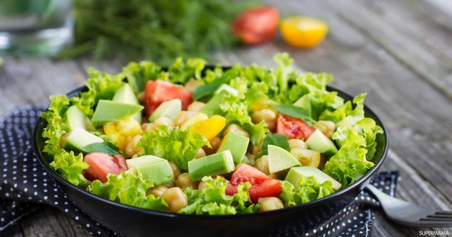 طريقة عمل سلطة الأفوكادو مع الخس