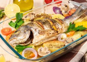 طريقة عمل صينية سمك بالخضار بالفرن