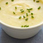طريقة عمل شوربة البطاطس الكريمى بالبصل الاخضر