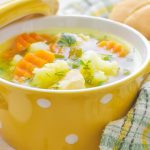 طريقة عمل شوربة بطاطس بقطع الدجاج
