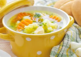 طريقة عمل شوربة بطاطس بقطع الدجاج