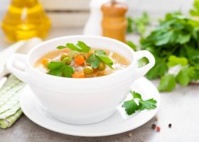 طريقة عمل شوربة الخضار بالفلفل الألوان