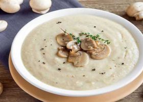 طريقة عمل شوربة الفطر بالجبنة