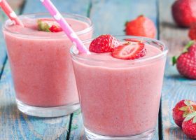 كوكتيل الموز بالفراولة والشوفان