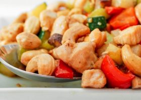 طريقة عمل جاج بالكاجو والفلفل الملون