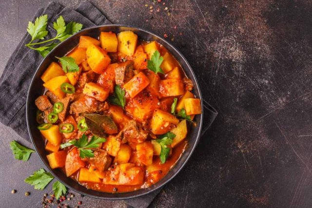 طريقة عمل صنية بطاطس بالفرن