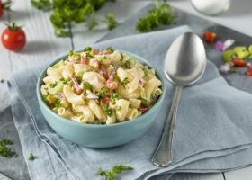 طريقة عمل سلطة مكرونة بالزبادي والمايونيز