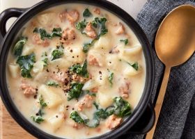 طريقة عمل شوربة السجق بالبطاطس الإيطالية