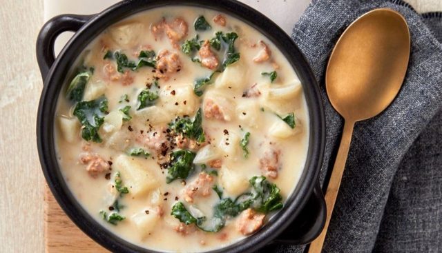 طريقة عمل شوربة السجق بالبطاطس الإيطالية