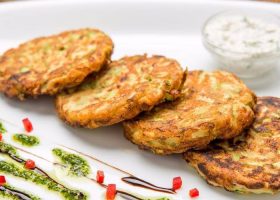 طريقة عمل أقراص الكوسة المقلية بالبقسماط