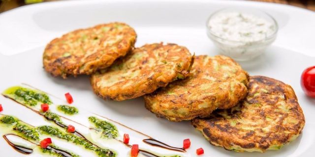 طريقة عمل اقراص الكوسة المقلية بالبقسماط