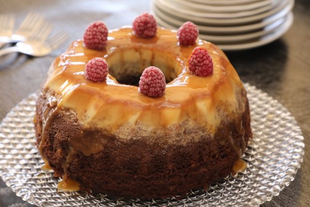 طريقة عمل كيكة قدرة قادر بالكريم كراميل