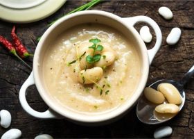 طريقة عمل شوربة الفاصوليا بالجبنة الموزاريلا