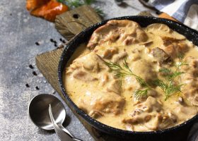 طريقة عمل دجاج ستراجانوف بالفطر