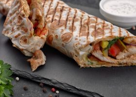 طريقة عمل ساندويش الزنجر بخبز التورتيلا