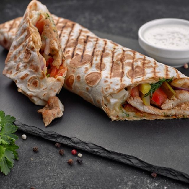 طريقة عمل ساندويش الزنجر بخبز التورتيلا