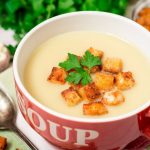 طريقة عمل شوربة البطاطا بالتوست المحمص