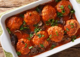 طريقة عمل كرات اللحم بالطماطم دايت