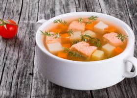 طريقة عمل شوربة السمك بالبطاطس والجزر