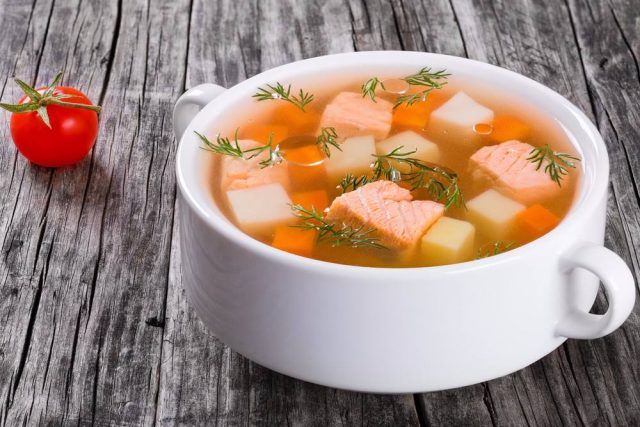 طريقة عمل شوربة السمك بالبطاطس والجزر