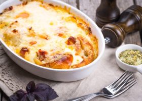 طريقة عمل صينية خضار بالدجاج والجبن