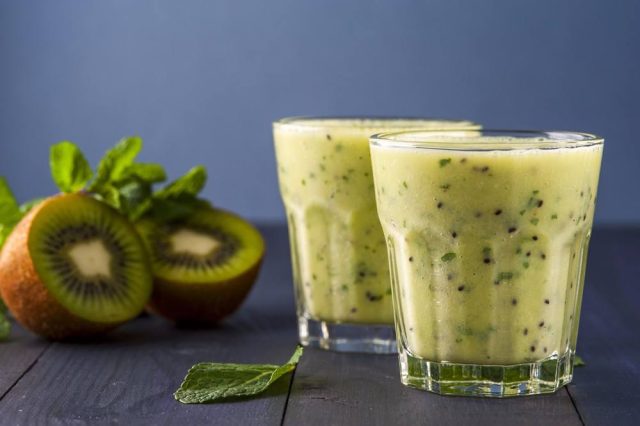 طريقة عمل سموثي الكيوي بالزبادي